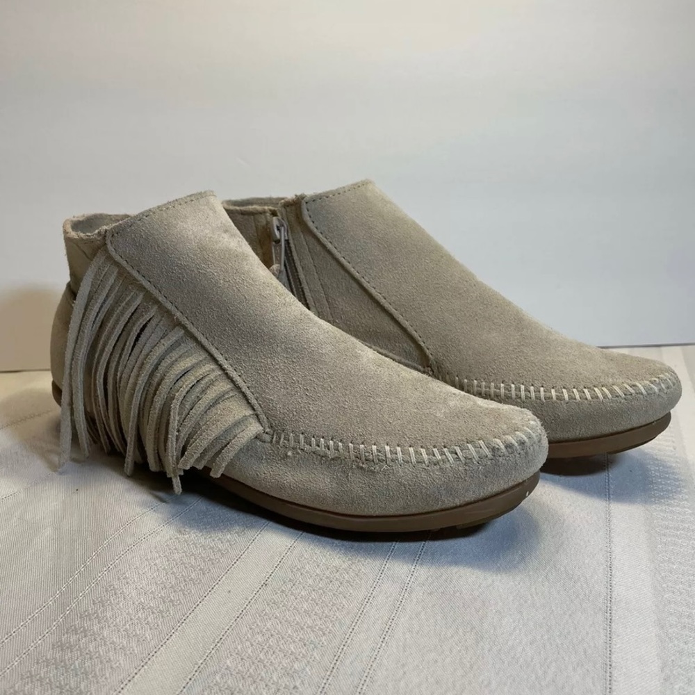 Minnetonka Moccasins - Lacy Boots